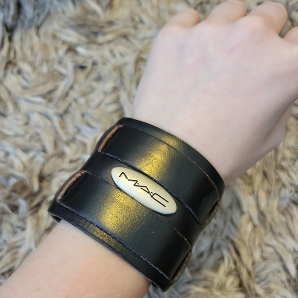 MAC COSMETICS employee bracelet - Picture 7 of 7